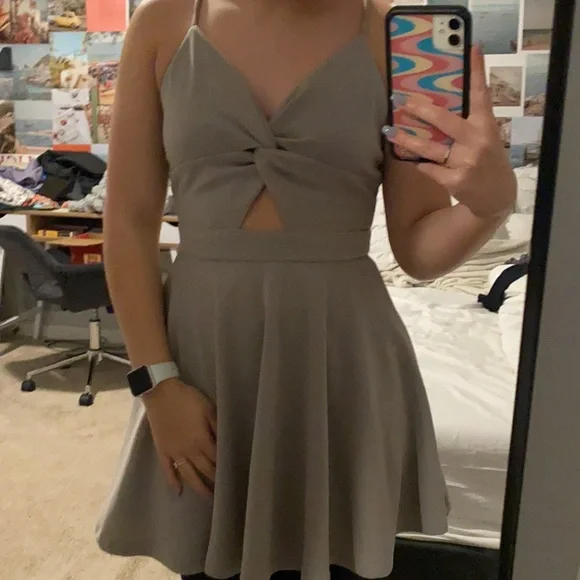 Dress - Picture 5 of 5